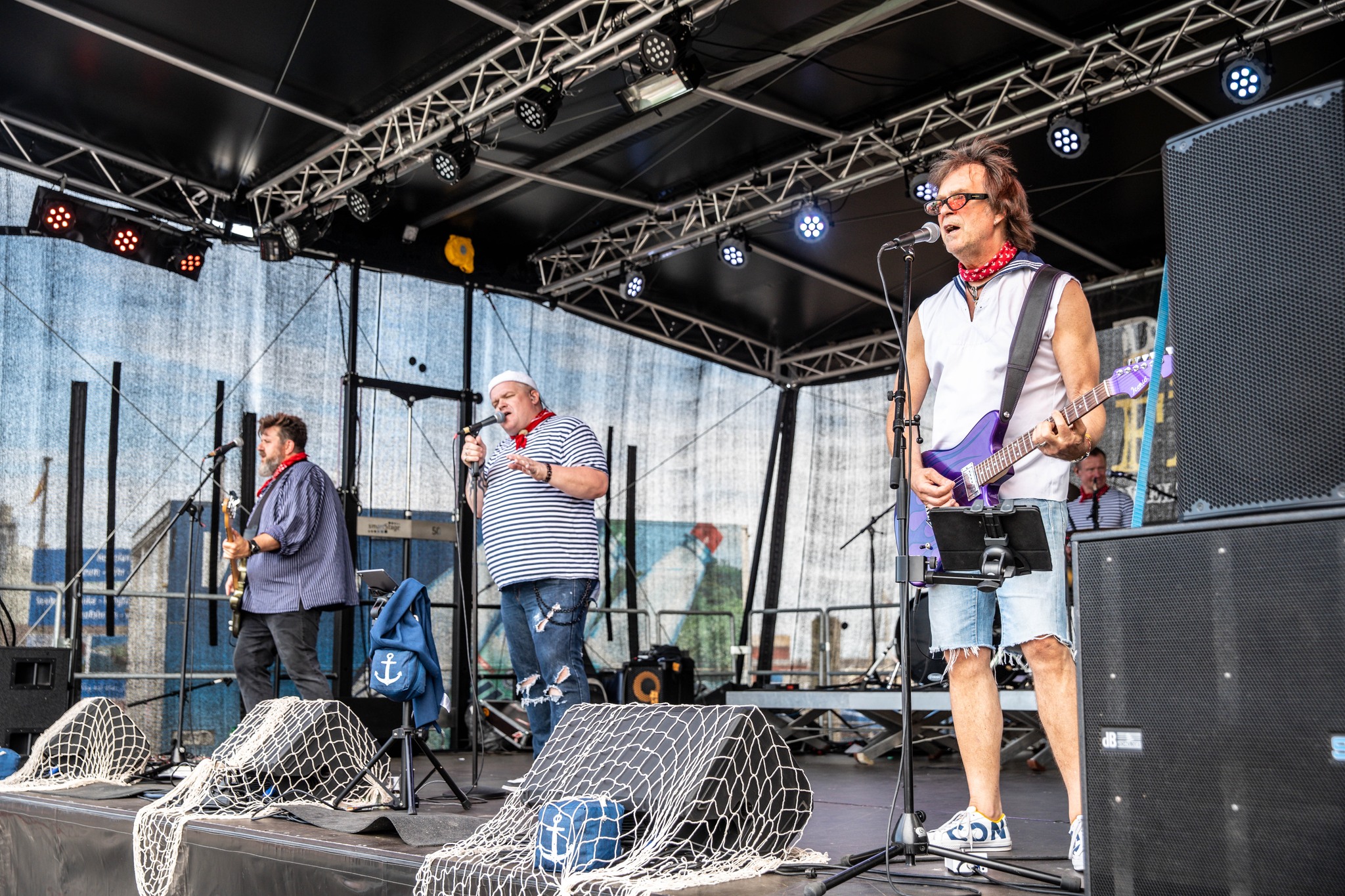 Sounds im Sonnenuntergang mit den "Veermaster" und DJ Basti Retzlaff