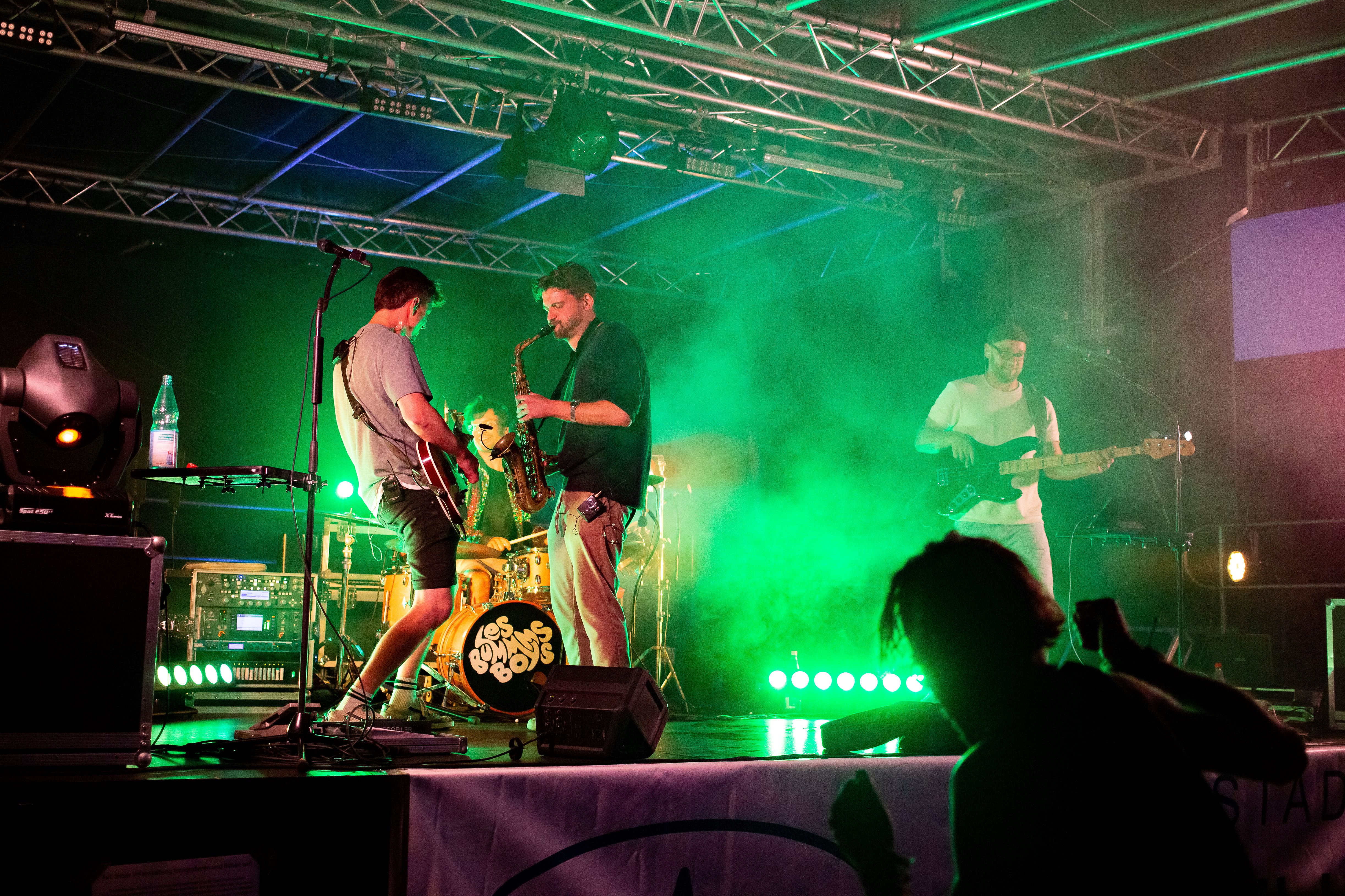 Sounds im Sonnenuntergang mit den "Les Bummms Boys" und DJ Erwin
