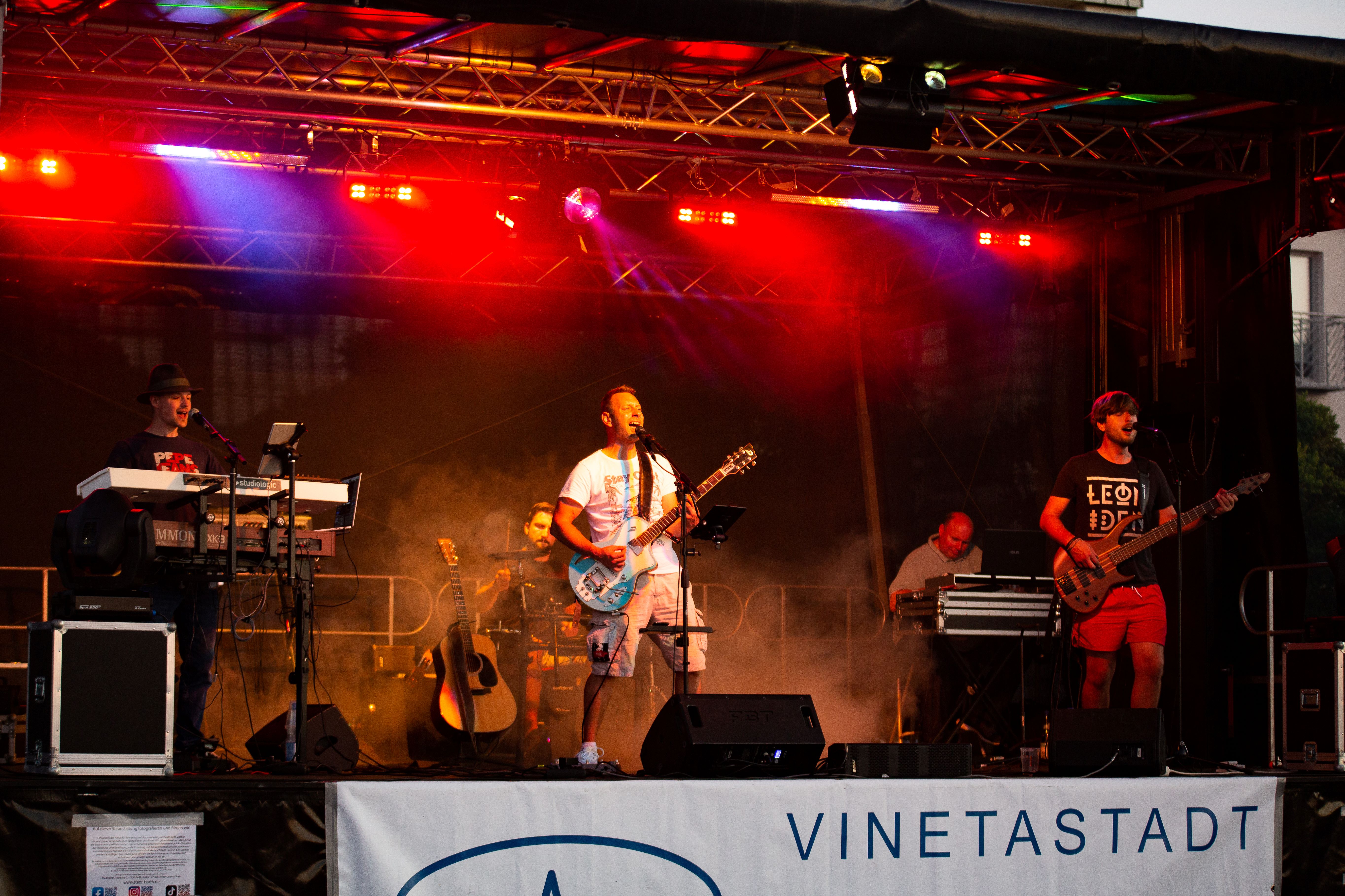 Sounds im Sonnenuntergang mit den "The Billyrockband" und DJ Desto