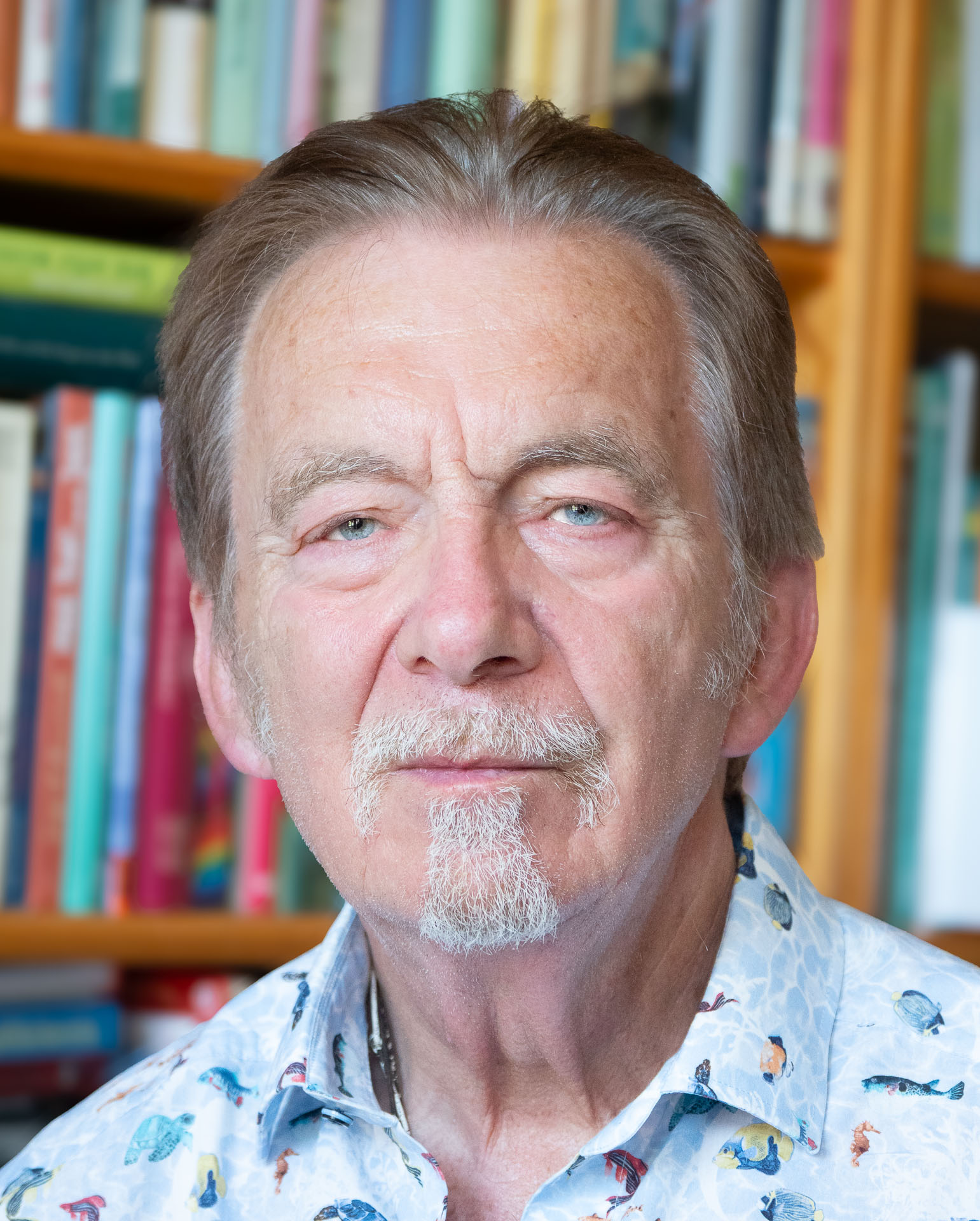 "Dort im Osten, dort irgendwo" von Autor Ernst Pradel